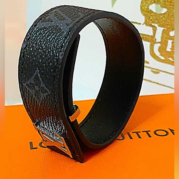 COPY - COPY - Louis Vuitton Slim Leather Bracelet Adjustable
Size - Picture 6 of 12